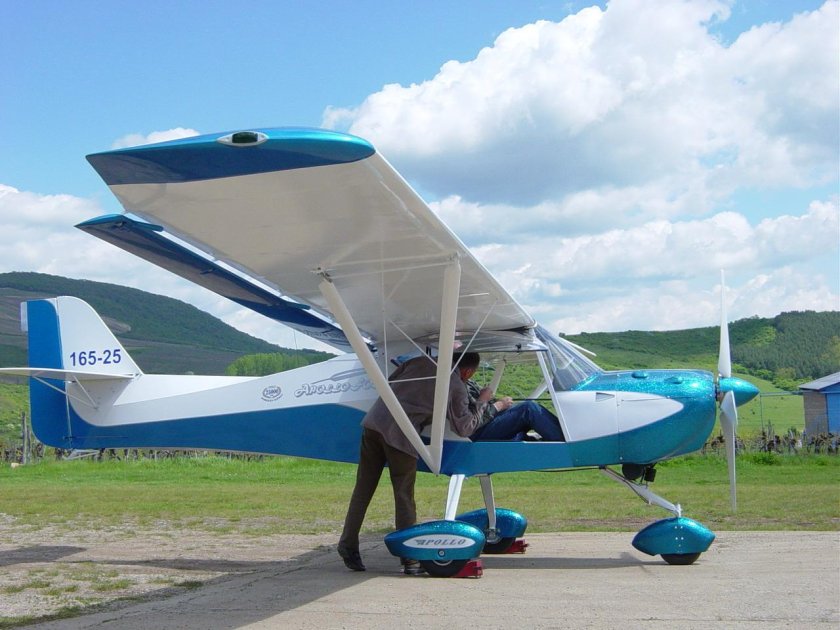 Двухместный самолет