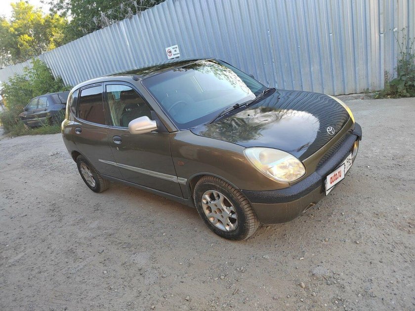 Дайхатсу storia 1998