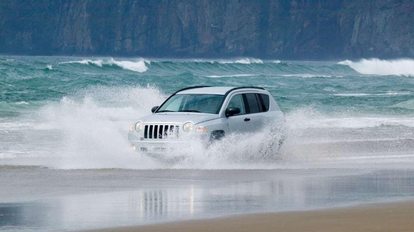 На море на машине