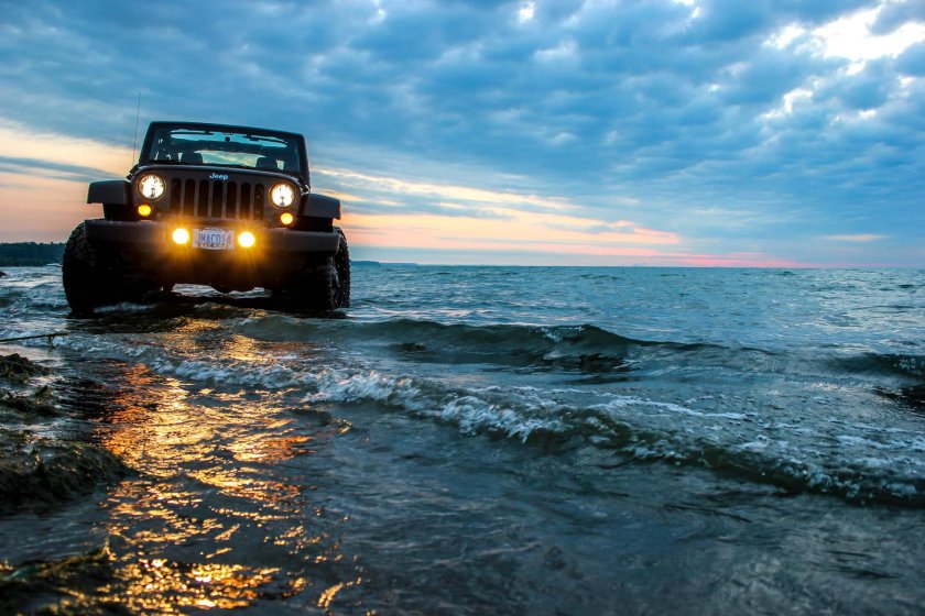 Jeep Wrangler пляж