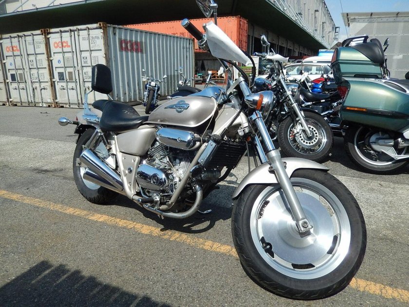 Honda Magna