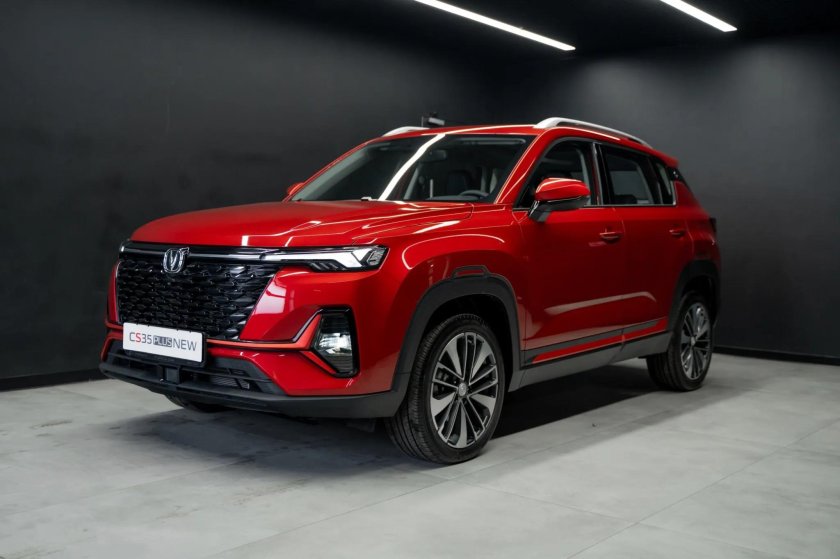 Changan cs 35 plus красный