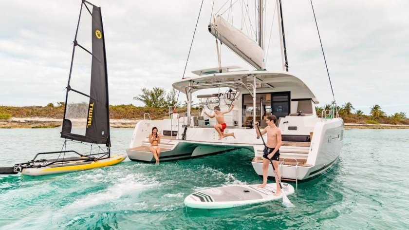 Катамаран Лагун 42