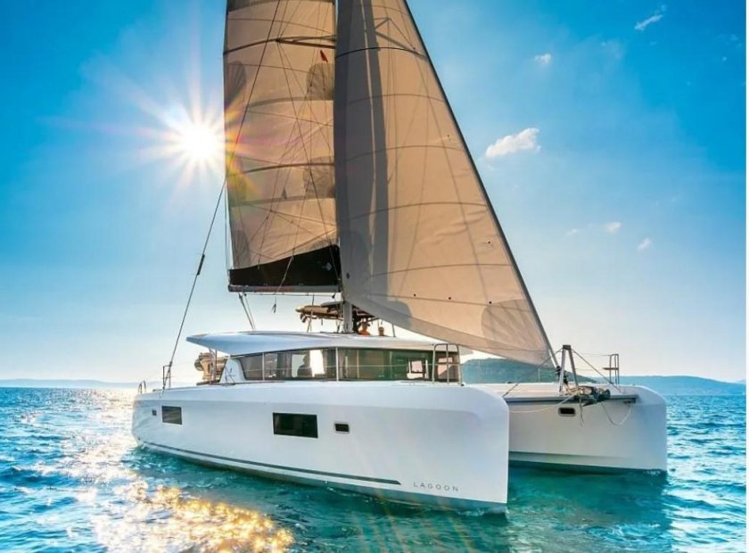 Лагуна 42 катамаран
