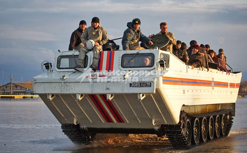 Гусеничный вездеход амфибия МЧС