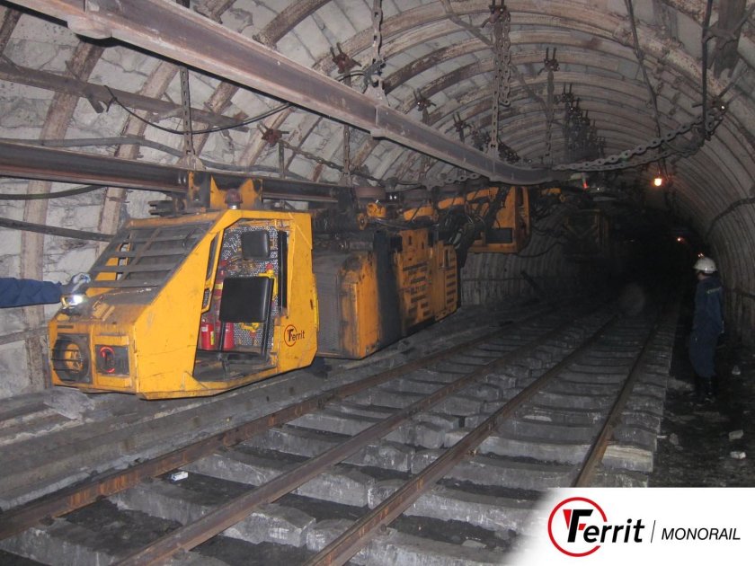 Электровоз в шахте