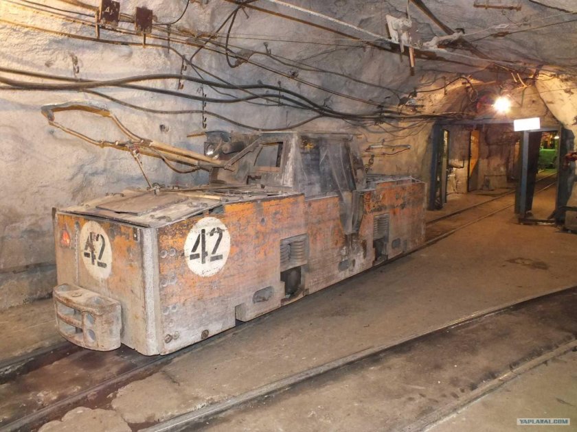 Шахтный электровоз аккумуляторный АРВ 8