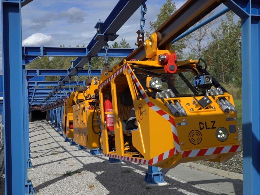 Шахтный подвесной Локомотив dlz110f