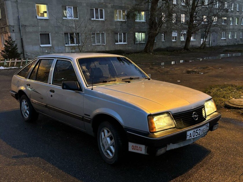 Опель аскона 1.6 1987 хэтчбек