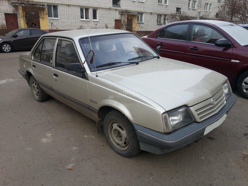 Опель аскона 1.6 1987 хэтчбек