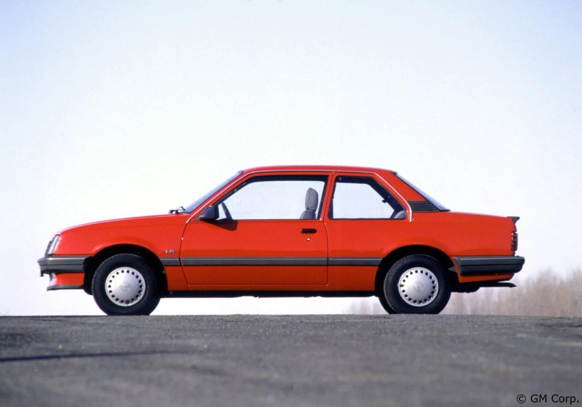 Опель Аскона 1984 седан