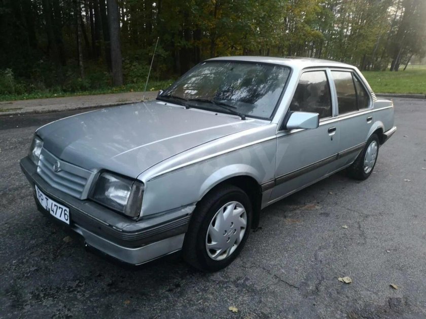 Опель Аскона 1981 серебристая