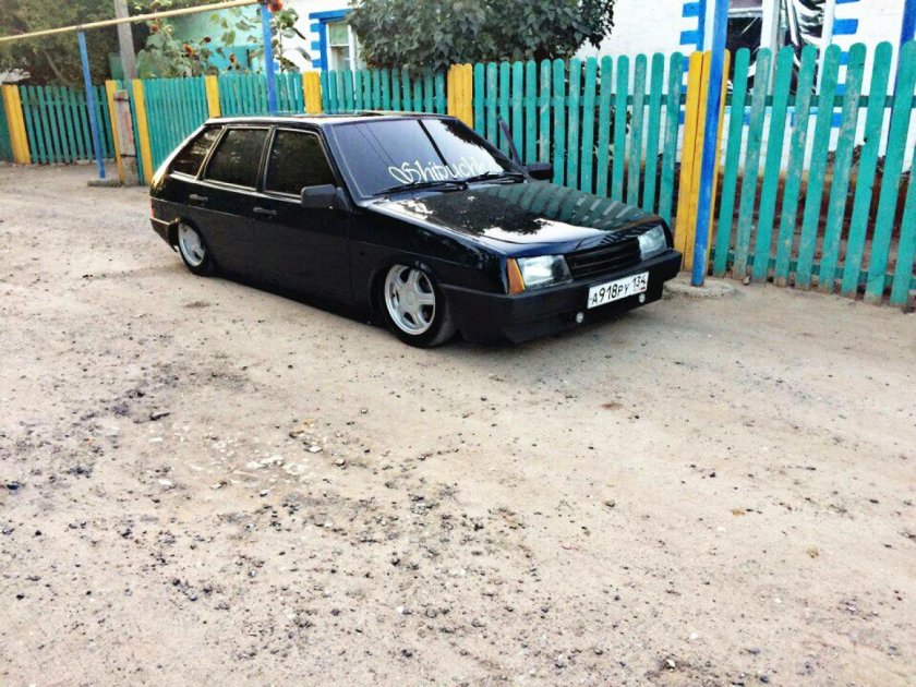 ВАЗ 2108 черная на торусах