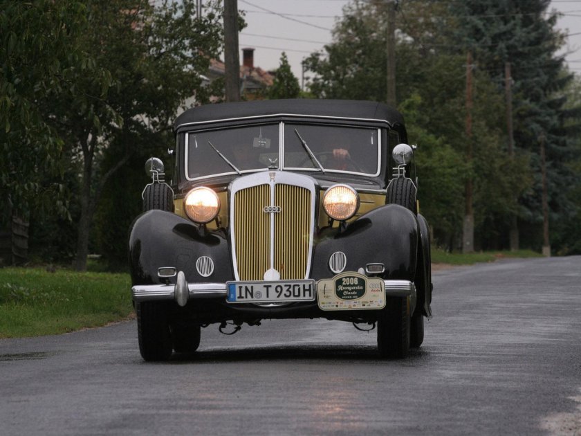 Horch 930 v Cabriolet