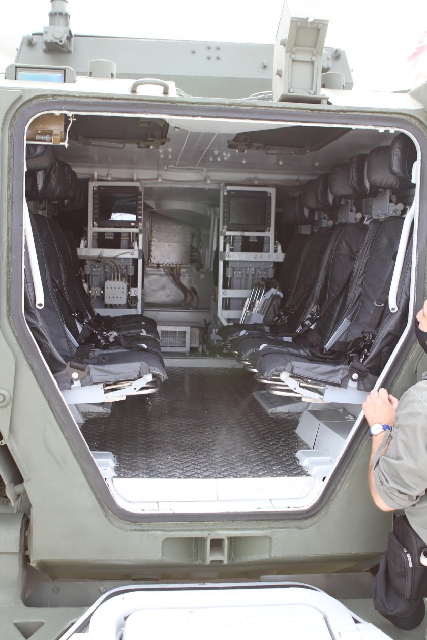 БТР Бумеранг десантное отделение