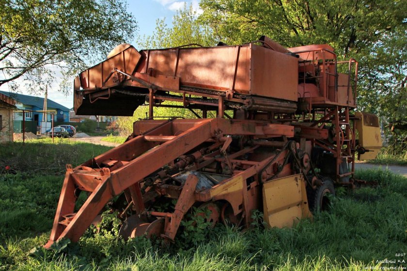 ККУ-2а картофелеуборочный комбайн