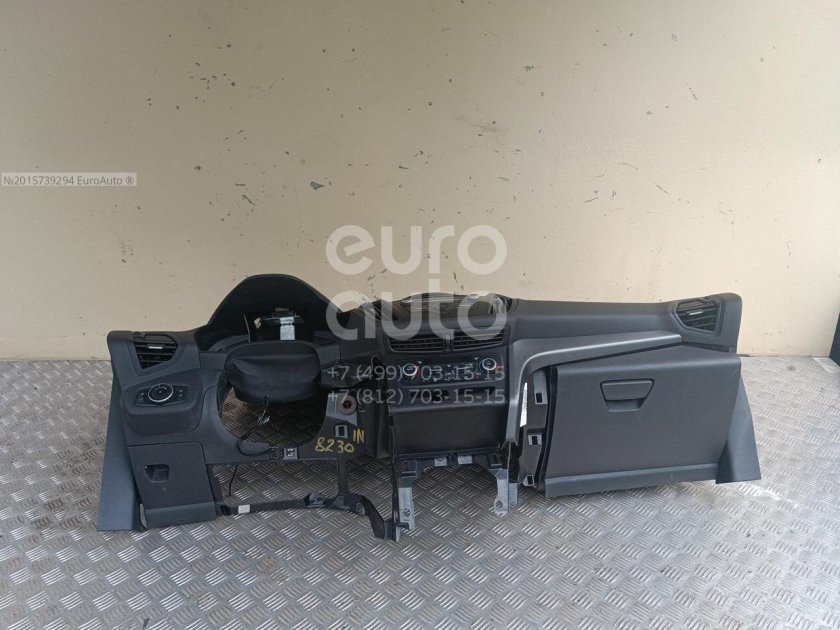 Передняя панель салона