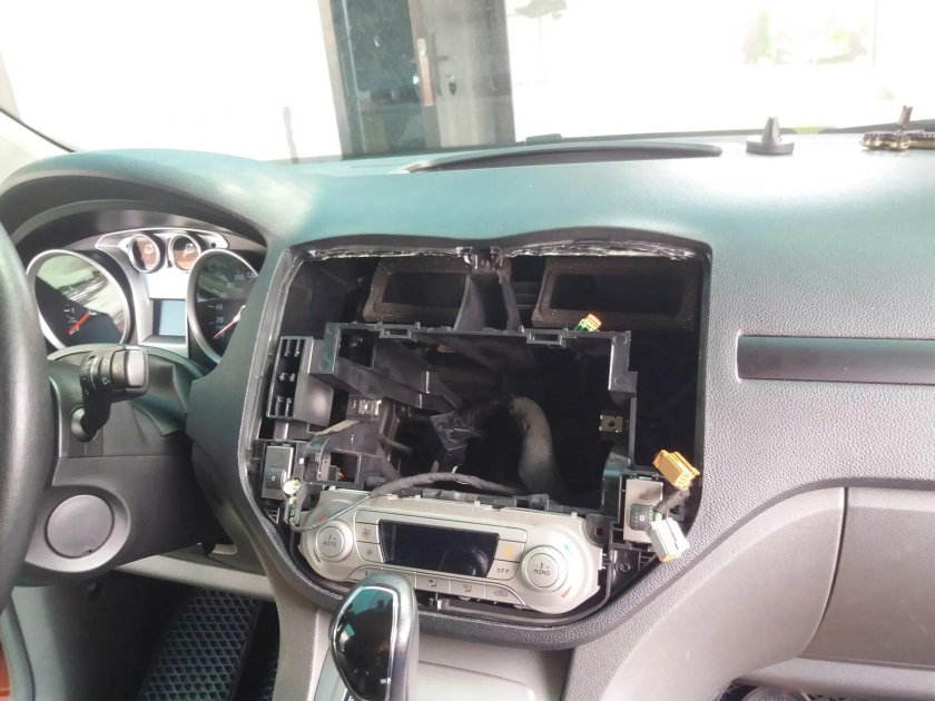 Чем склеить торпеду на б5