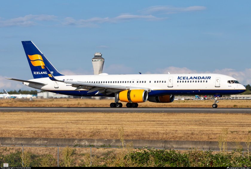Icelandair boeing 757 200