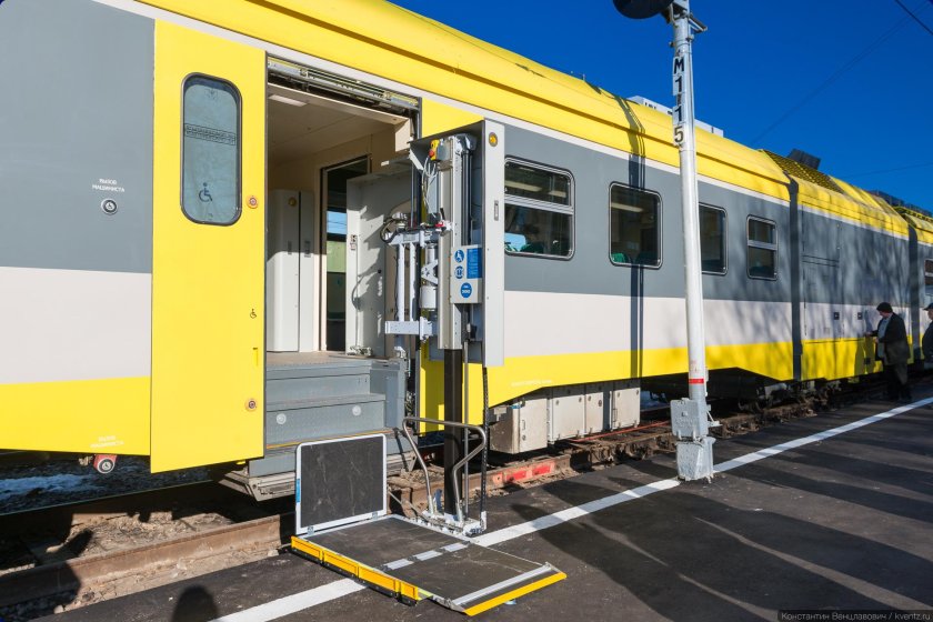 Дэл-02 дизель-поезд