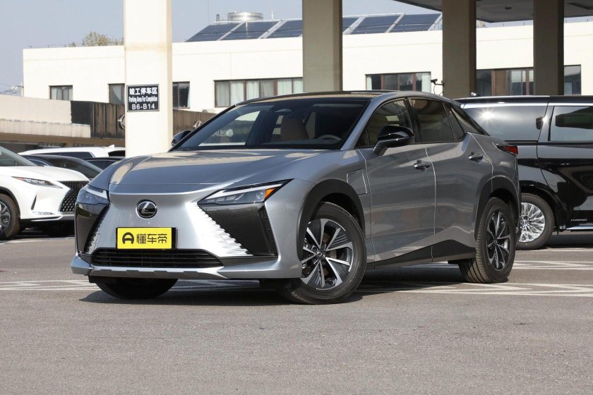 Lexus RZ 450e