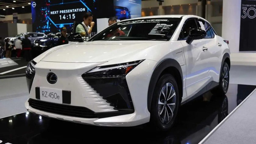 Lexus RZ кроссовер