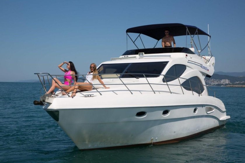 Маджеста 44 яхта Сочи