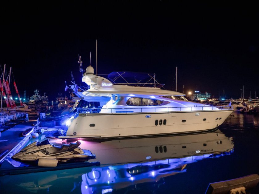 Elegance 64 яхта