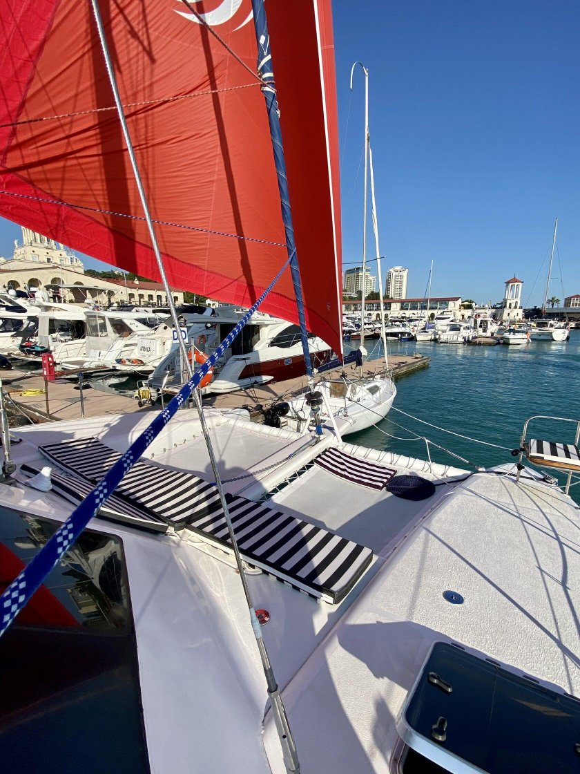 Парусная яхта Сочи