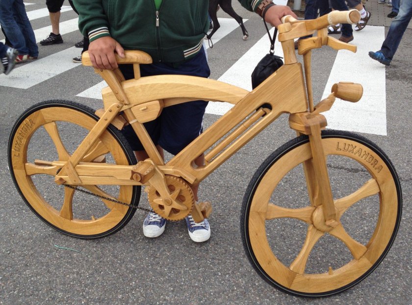 Деревянный мотоцикл