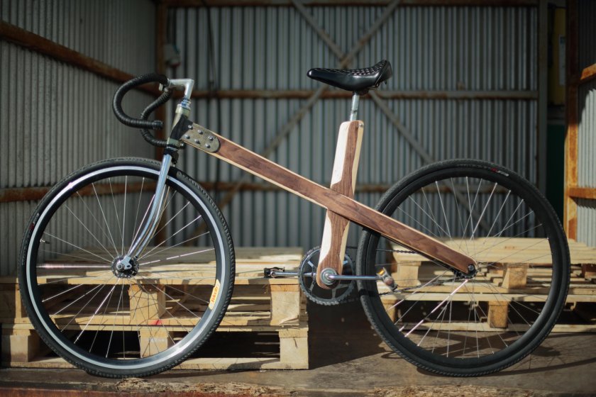 Велосипед с деревянной рамой