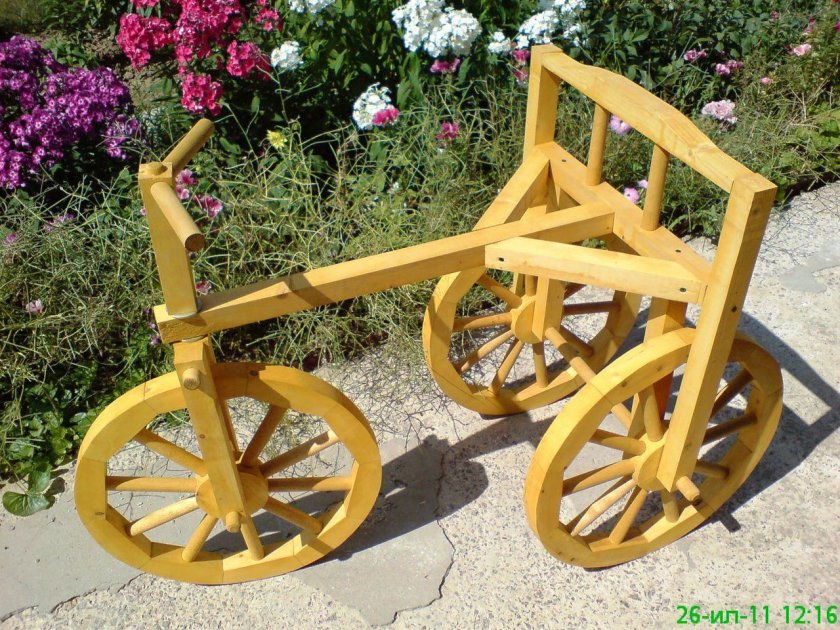 Велосипед деревянный декоративный