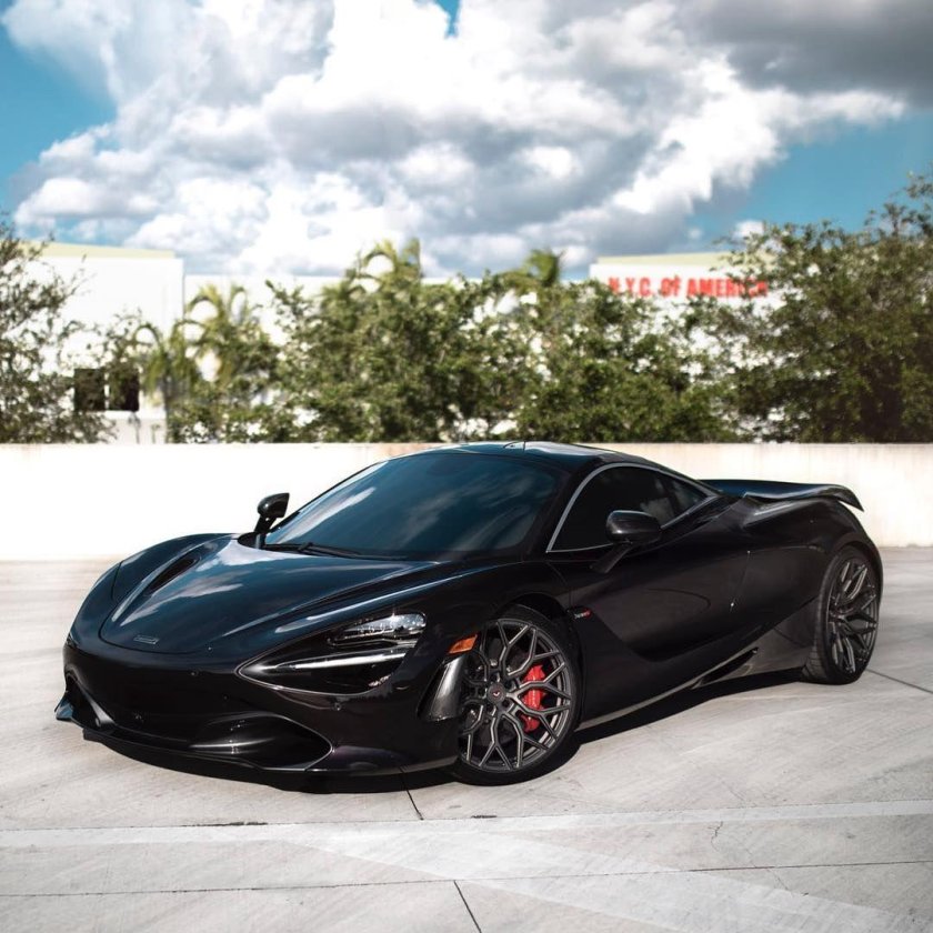 MCLAREN 720s черный