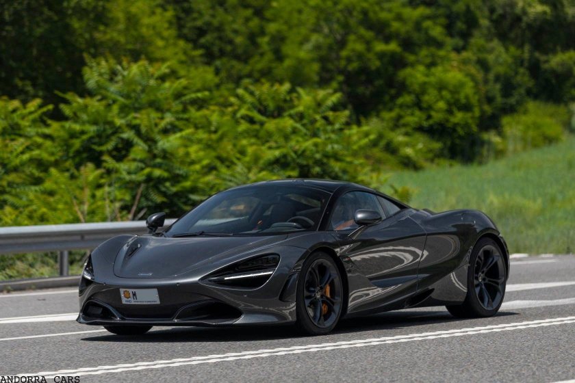 MCLAREN 720s черный