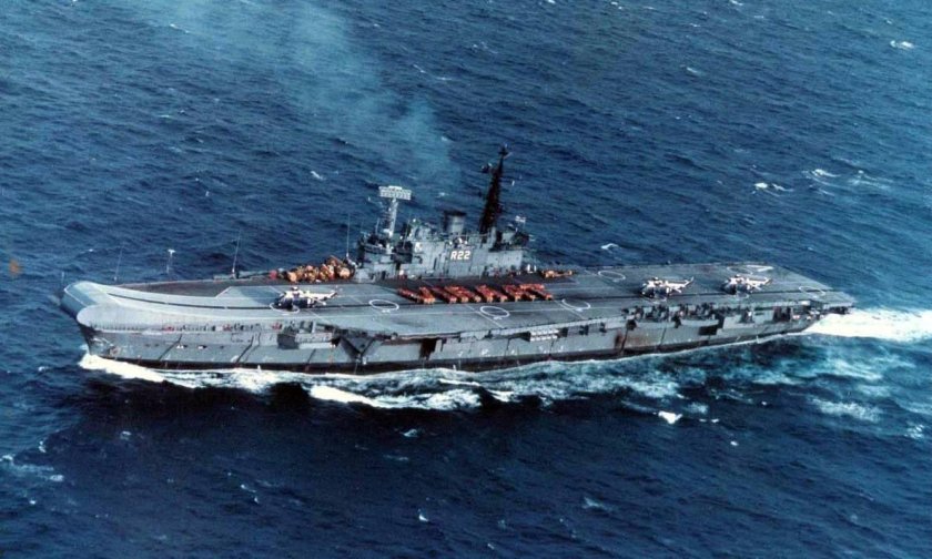 Авианосец HMS Hermes