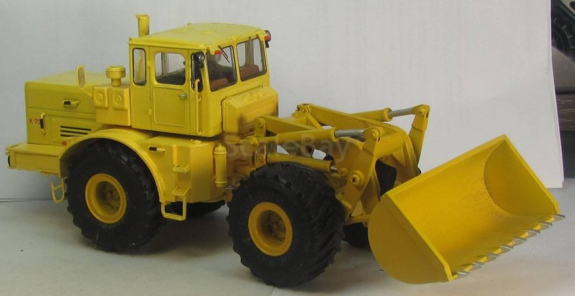 Фронтальный погрузчик Кировец к-701