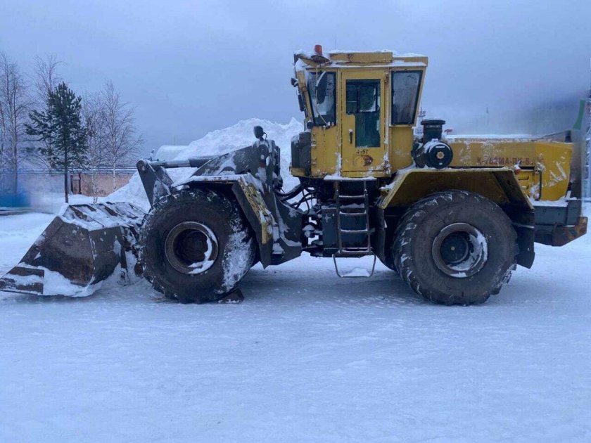 Фронтальный погрузчик кировец