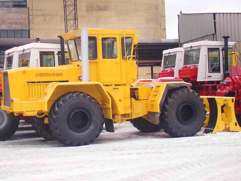 Колесный бульдозер к 702мба 01 БКУ