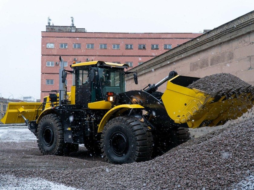 Фронтальный погрузчик Кировец к-708удм
