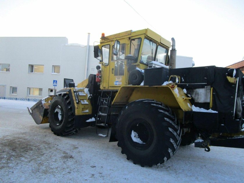 Фронтальный погрузчик кировец