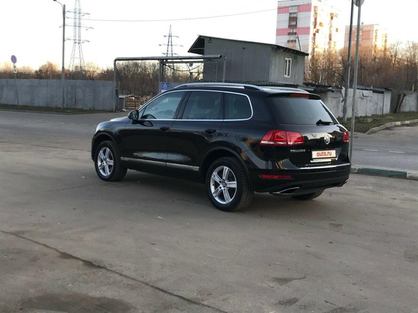 Фольксваген Туарег 2012 черный