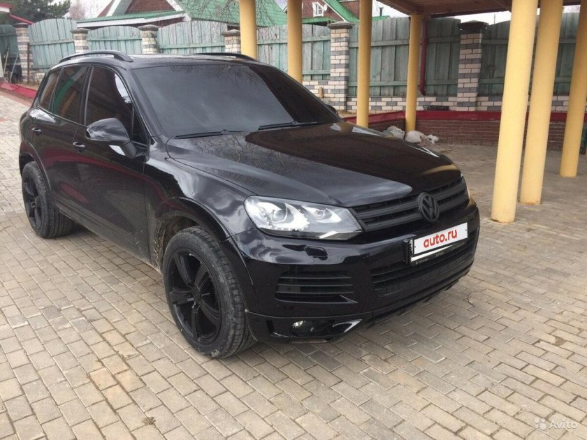 Фольксваген Туарег черный тонированный
