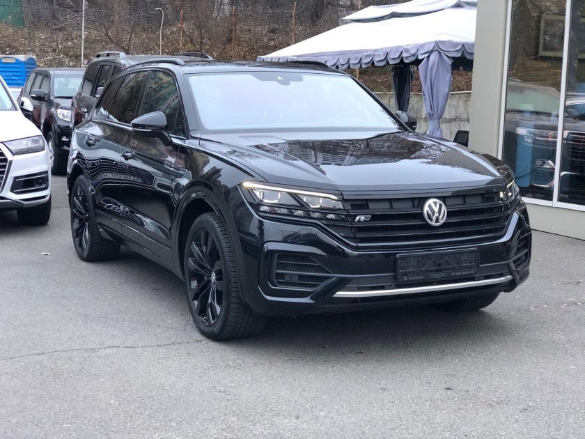Volkswagen Touareg 2018 черный