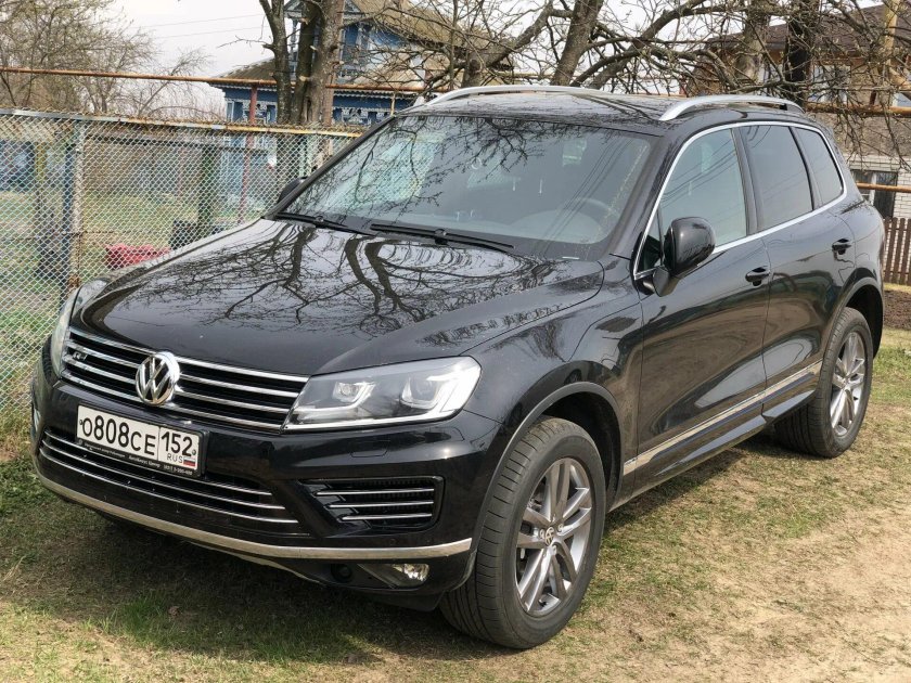 Volkswagen Touareg 2015 черный