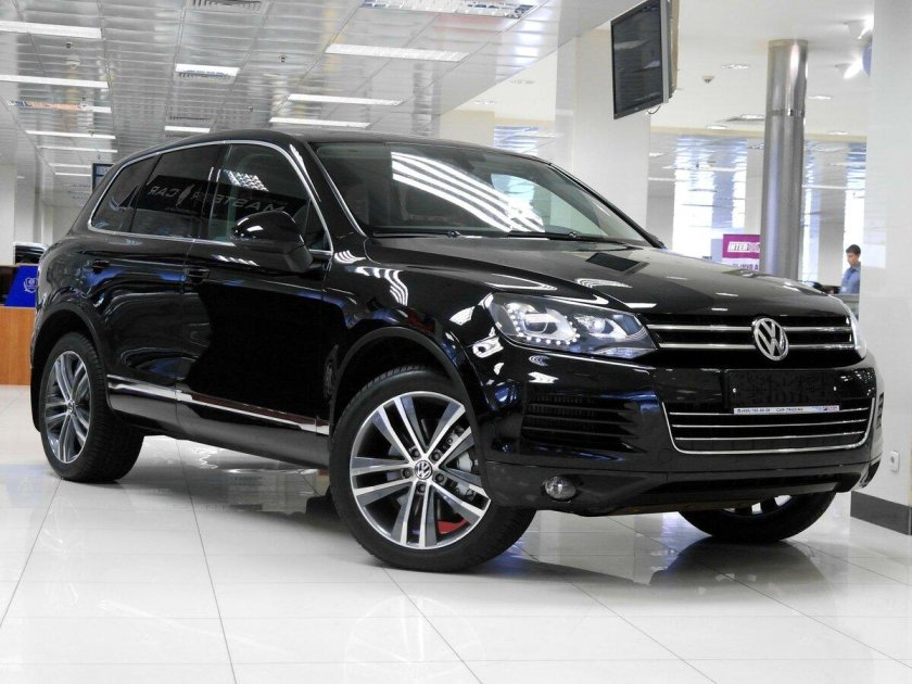 Фольксваген Туарег 2012 черный