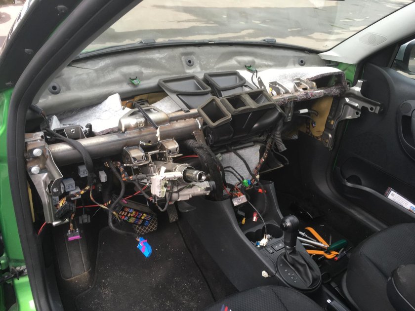 Снятие торпеды Шкода Фабия 2