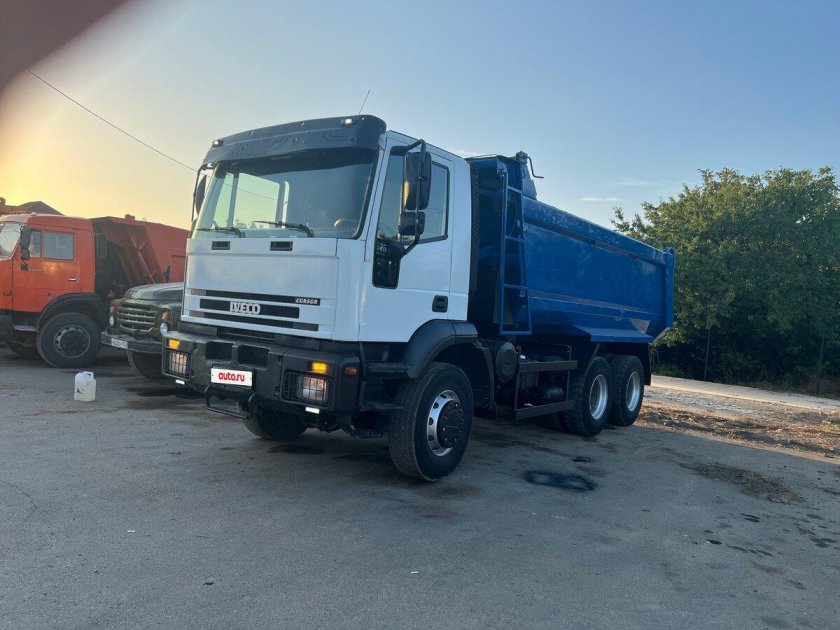 Ивеко траккер самосвал