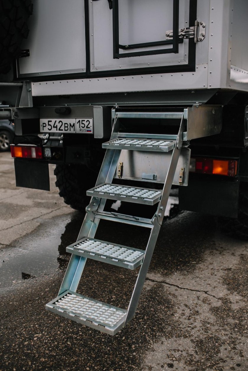 Выдвижная лестница для кунга ГАЗ 66