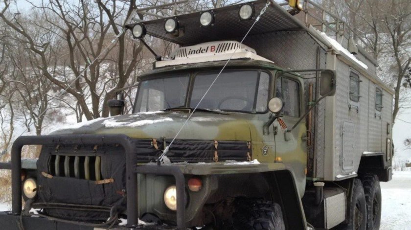 Урал 4320 с будкой