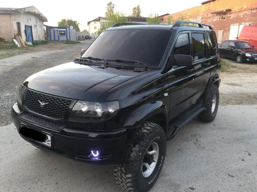 УАЗ Патриот черный